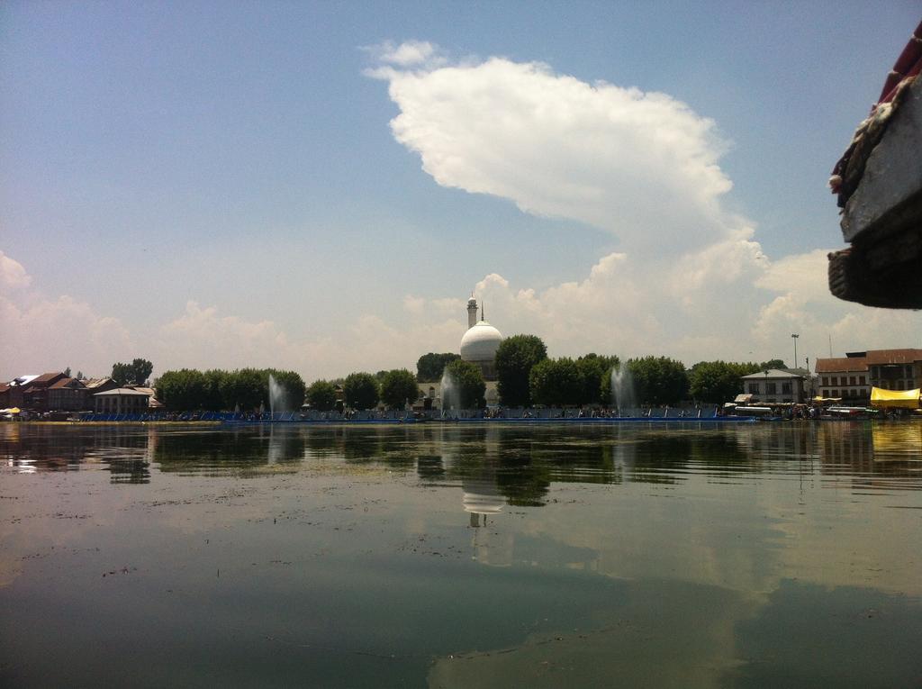 Houseboat Holiday Home Srinagar  Exterior photo