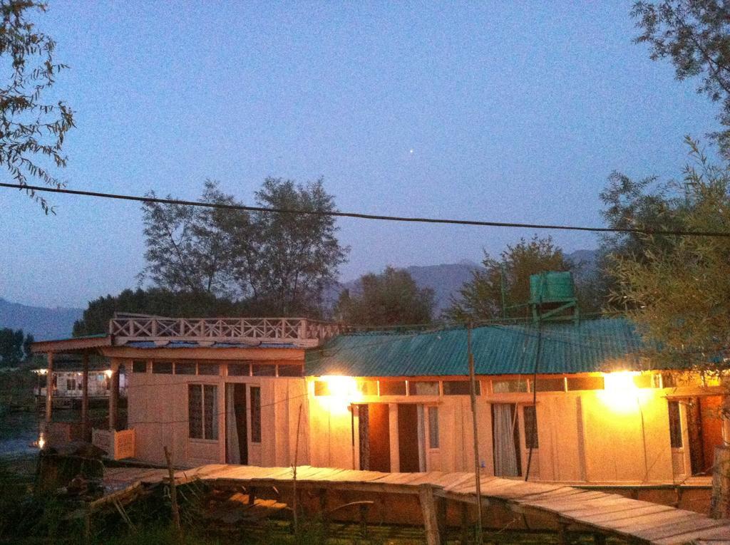 Houseboat Holiday Home Srinagar  Exterior photo