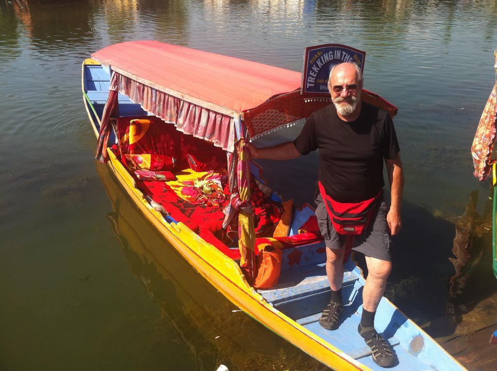 Houseboat Holiday Home Srinagar  Exterior photo