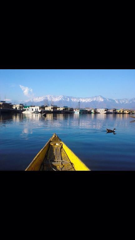 Houseboat Holiday Home Srinagar  Exterior photo