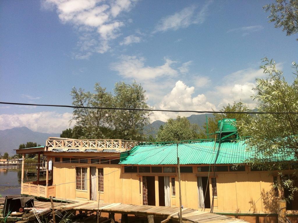 Houseboat Holiday Home Srinagar  Exterior photo