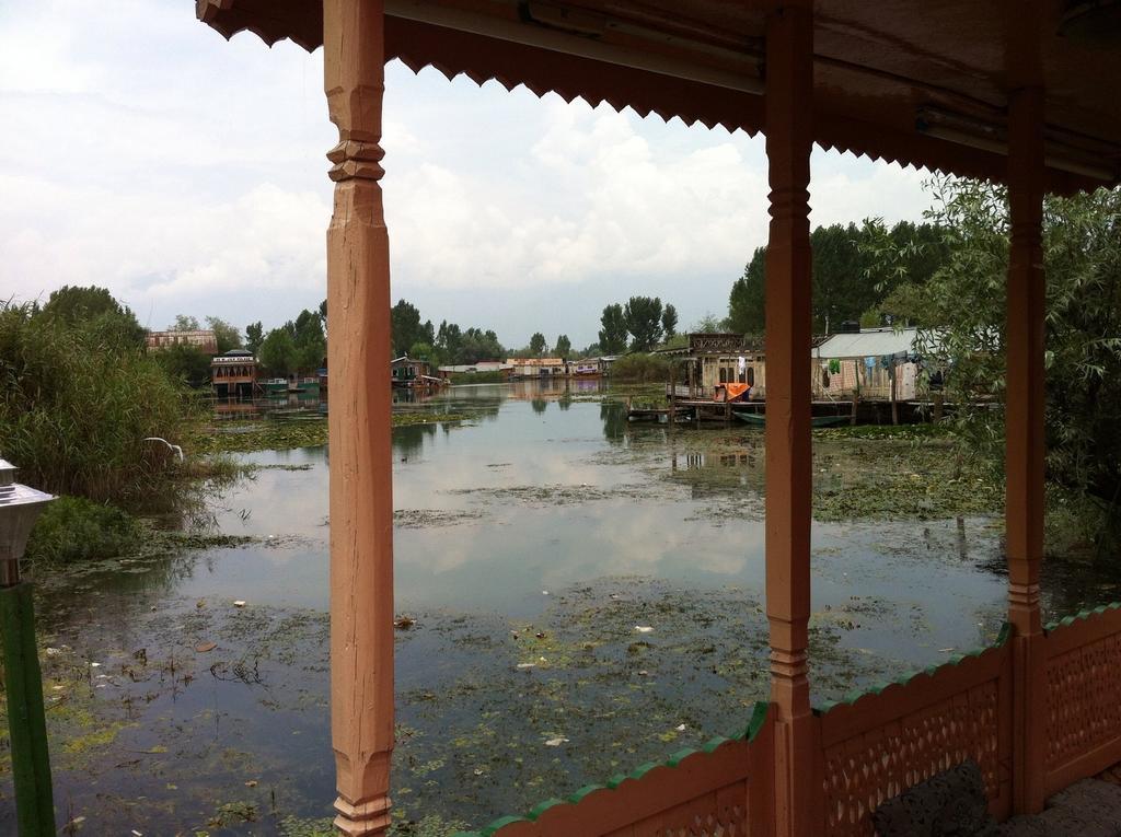 Houseboat Holiday Home Srinagar  Exterior photo