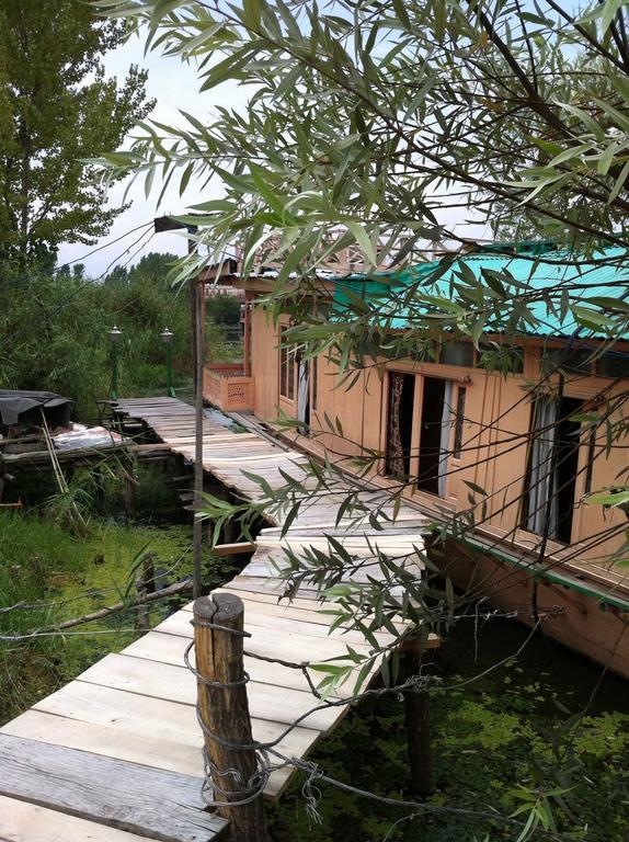 Houseboat Holiday Home Srinagar  Exterior photo