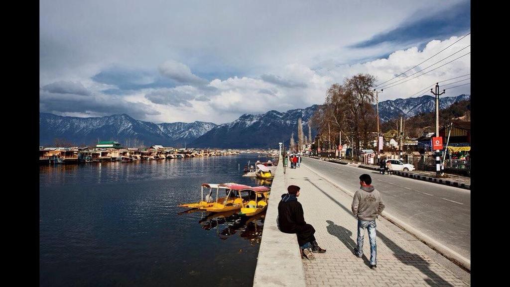 Houseboat Holiday Home Srinagar  Exterior photo