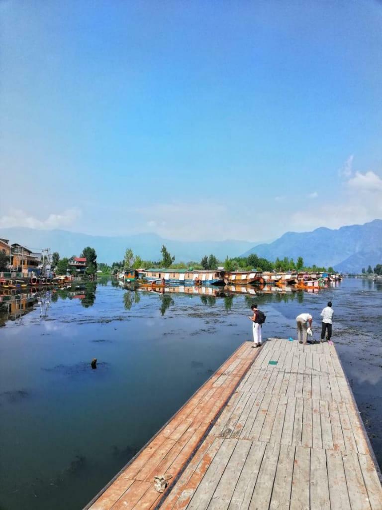 Houseboat Holiday Home Srinagar  Exterior photo